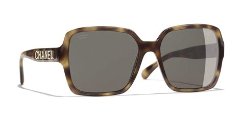 chanel lunette de soleil carré.